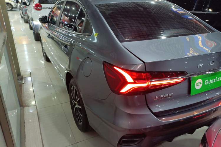 Used Roewe i5 2021 1.5L CVT Black Gold Edition
