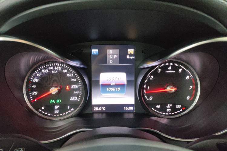 Used Mercedes-Benz GLC 2017 GLC 260 4MATIC Luxury Model
