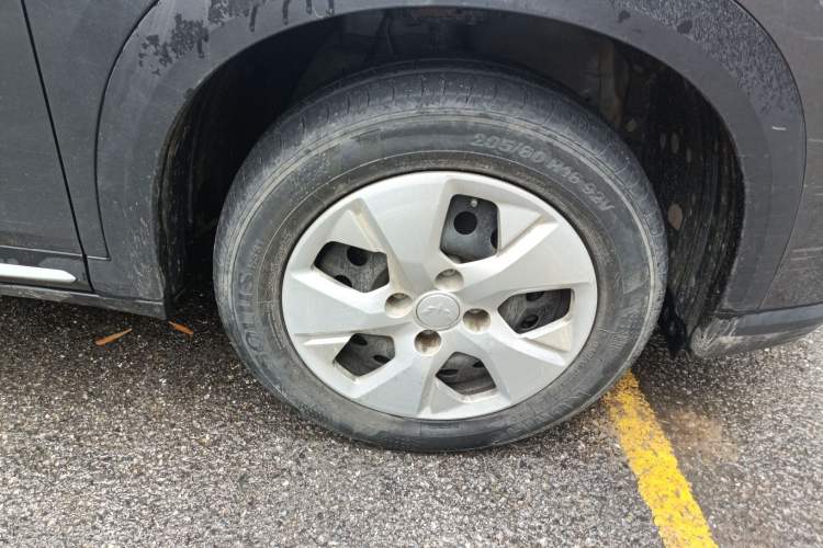 Used Wuling Alvez 2022 1.5L Manual Free-Style Model
