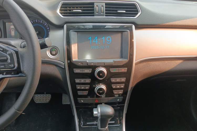 Used Haval H2 2017 Red-Label 1.5T Automatic Two-Wheel Drive Elite Model