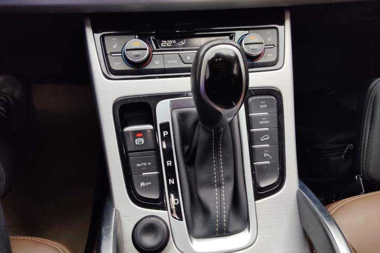 Used Geely Auto Emgrand X7 Sport 2016 1.8TD Automatic ZhiZun Version
