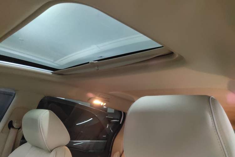 Used Buick GL8 2023 Facelifted Land Cruiser Executive Luxury Version
