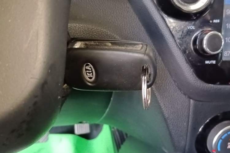 Used Kia K2 2015 Sedan 1.4L MT GLS