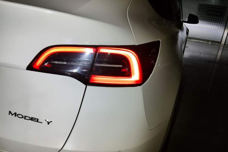 Used Tesla Model Y 2023 Rear-Wheel-Drive Version
