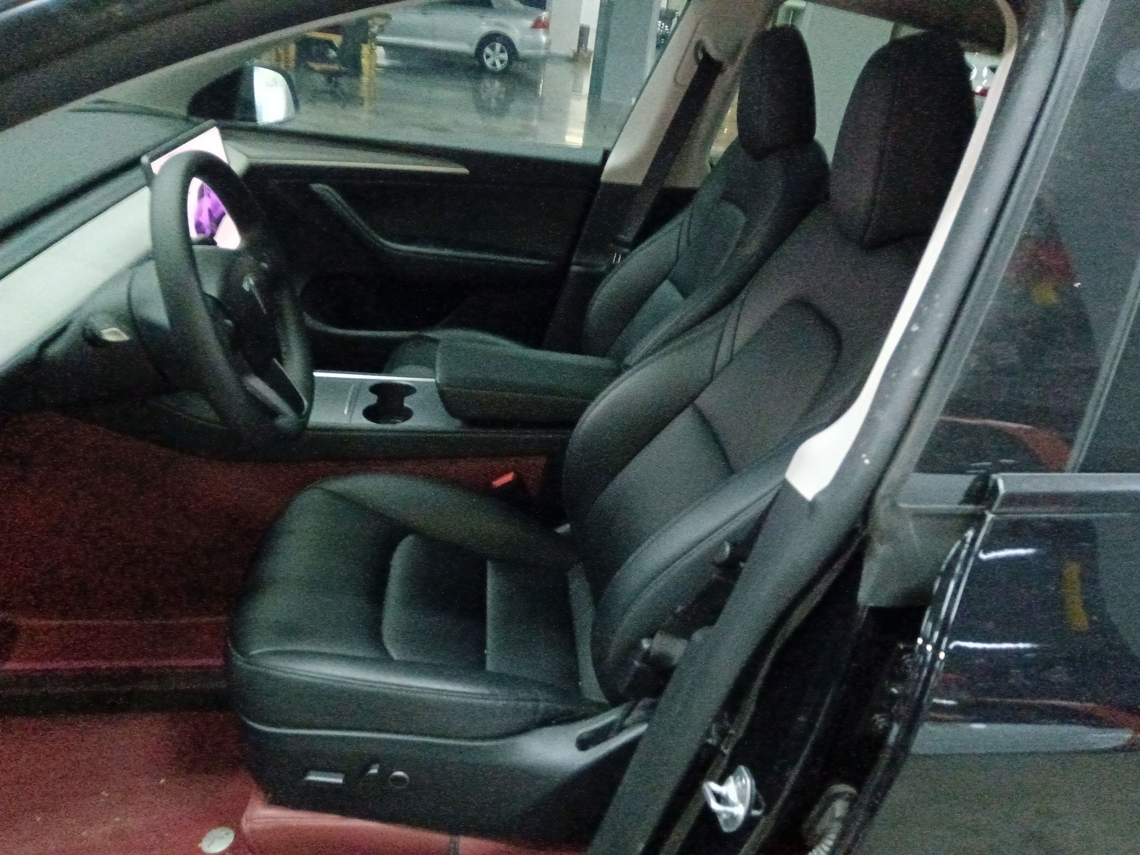 Переднее сиденье в автомобиле