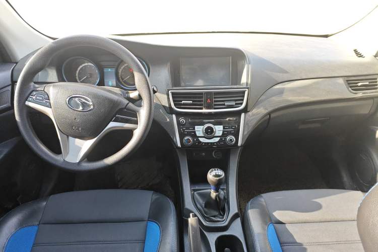 Used Soueast V5 Lingzhi 2014 1.5L Manual Luxury Model
