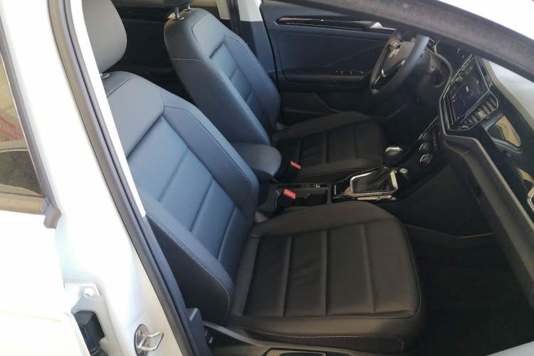 Used Volkswagen T-ROC 2020 280TSI DSG Two-Wheel Drive Comfort Version