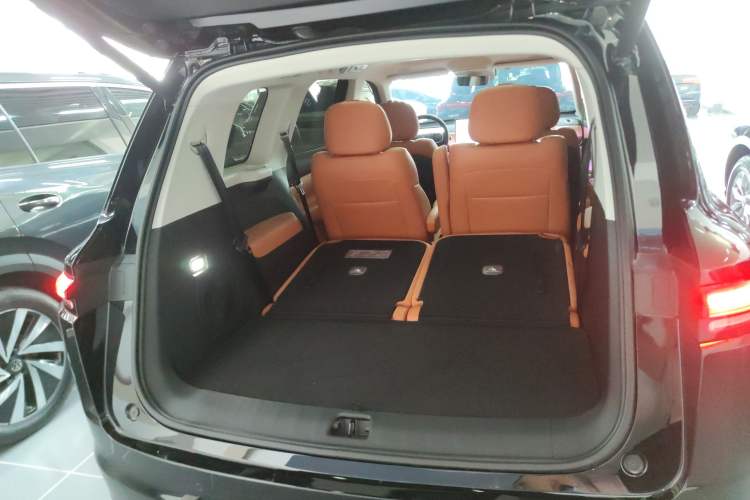 Used Leapmotor C16 2026 Extended-Range 280 LiDAR Zhizun Edition 6 Seats
