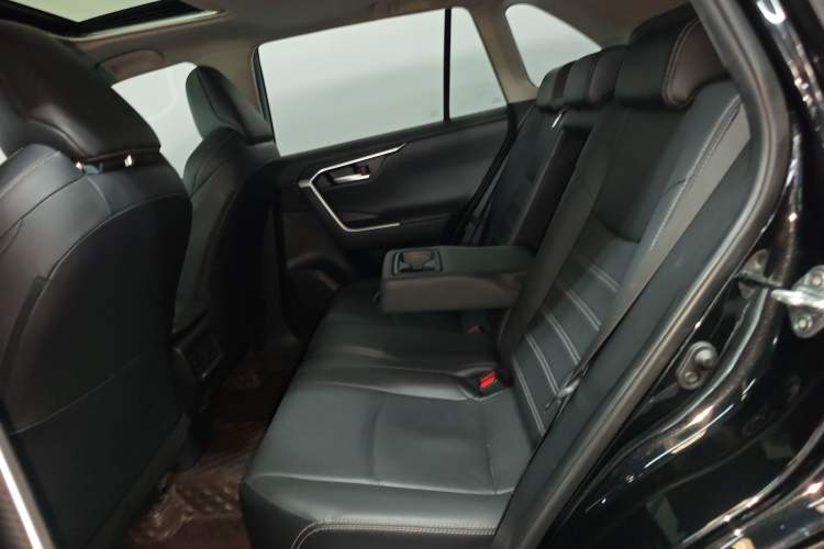 Used Toyota Wildlander 2022 2.0L CVT 4x4 Luxury PLUS Edition
