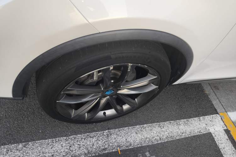 Used BYD Tang New Energy 2018 DM 2.0T All-Wheel Drive Smart Connectivity Luxury Model 7 Seats China V Emission Standard
