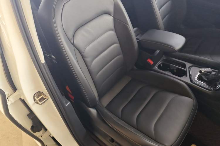 Used Volkswagen Tiguan L 2019 330TSI Automatic Two-Wheel Drive Smart Luxury Version China VI Standard
