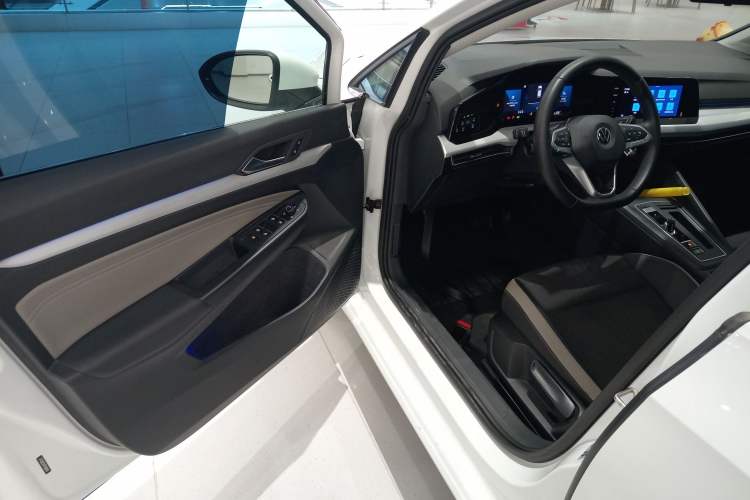 Used Volkswagen Golf 2023 Facelift 280TSI DSG Pro
