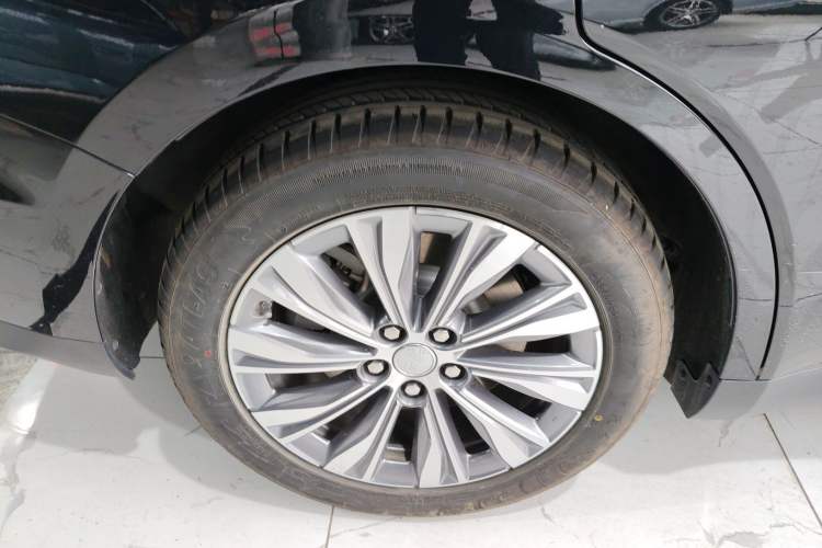 Used Hongqi E-QM5 2024 450km Range Commuter Version
