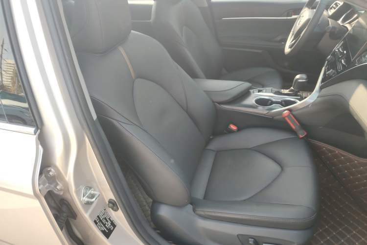 Used Toyota Camry 2021 2.0G Luxury Edition
