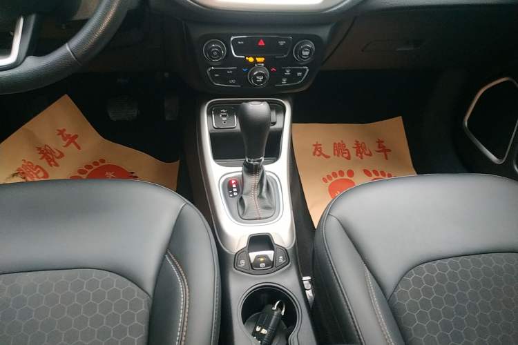 Used  Compass 2020 220T Automatic Leading Edition
