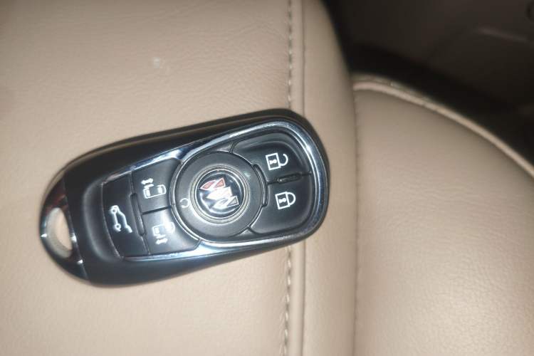 Used Buick GL8 2021 ES Landtrek 653T Luxury Model
