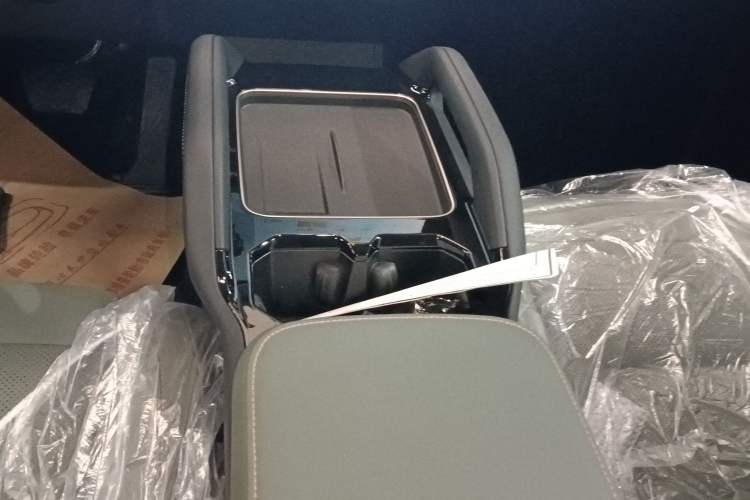 Used  03 2024 401km Range Two-Wheel Drive Standard Yuechao Version
