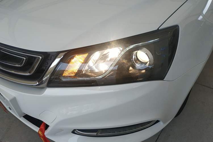 Used Geely Auto Emgrand 2017 Sedan Million Edition 1.5L Manual Luxury Model
