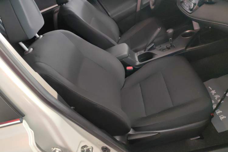 Used Toyota RAV4 2015 2.0L CVT Two-Wheel Drive Fashion Edition
