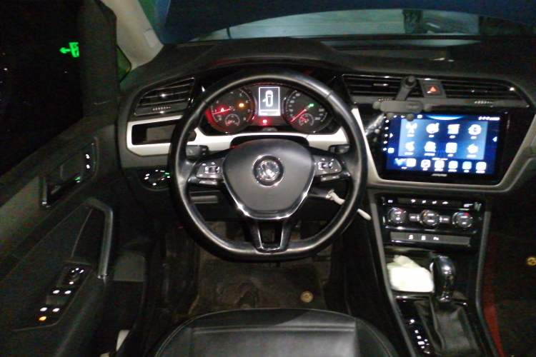 Used Volkswagen Touran 2016 Volkswagen Touran L 280TSI DSG Comfort Edition