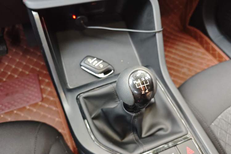 Used Roewe i5 2023 1.5L Manual Comfort Edition
