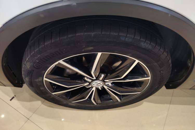 Used Volkswagen Tiguan L 2019 330TSI Automatic Two-Wheel Drive Smart Luxury Version China VI Standard
