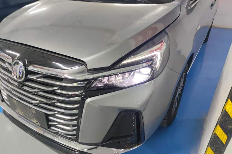 Used Buick GL8 2023 Land Executive Class Comfort Model
