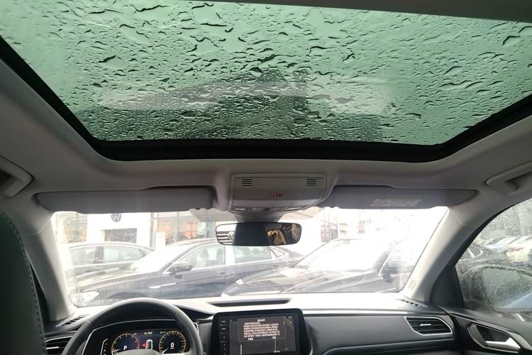 Used Volkswagen Tharu 2025 NewRui 300TSI Prestige Edition
