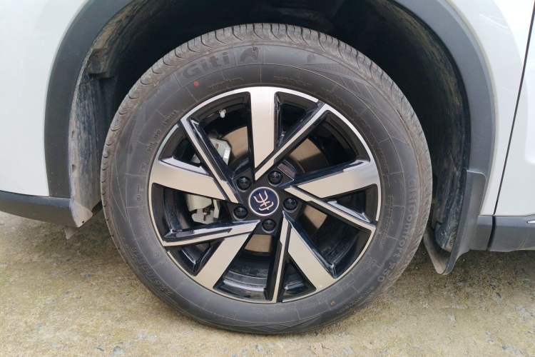 Used BYD Song Pro New Energy 2024 HONOR Edition DM-i 71KM Navigation Model
