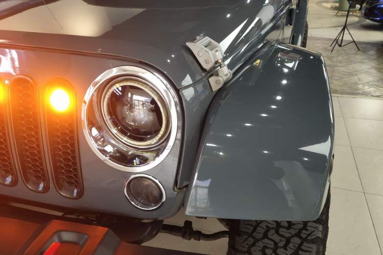 Used  Wrangler 2014 3.0L Sahara Four-Door Edition
