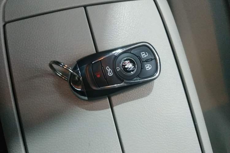 Used Buick GL8 2021 Land Cruiser Executive Class 652T Luxury Model