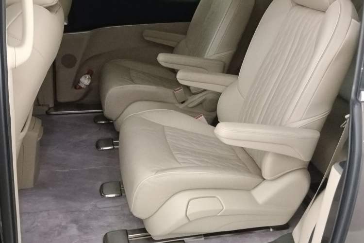 Used Buick GL8 2023 Facelifted Land Cruiser Executive Luxury Version
