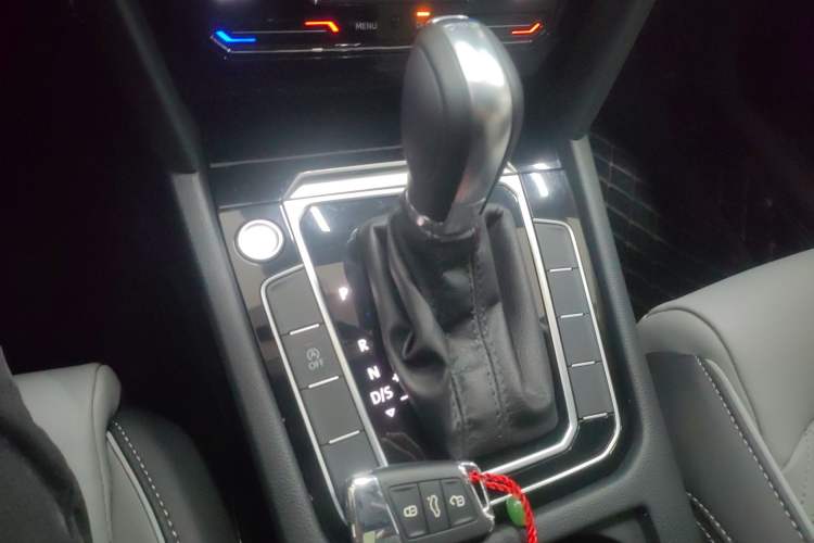 Used Volkswagen Magotan 2023 2 Million Units Limited Edition 330TSI DSG Leading Version
