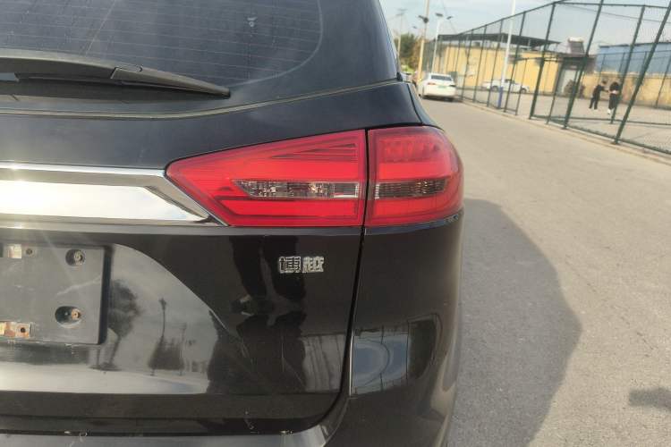 Used Geely Auto Emgrand X7 Sport 2016 1.8TD Automatic ZhiShang Model
