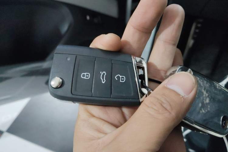 Used Volkswagen T-ROC 2025 300TSI DSG Two-Wheel Drive Chen Guang Edition