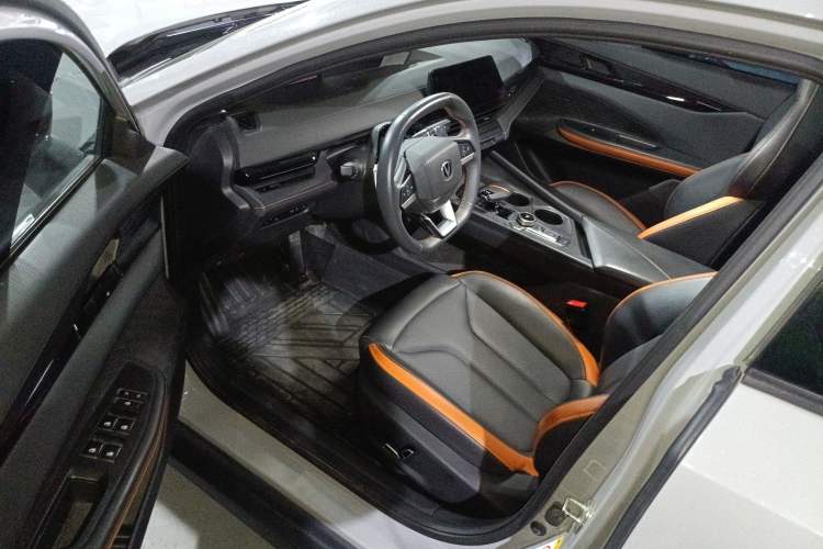 Used Changan UNI-V 2023 1.5T Prestige Model
