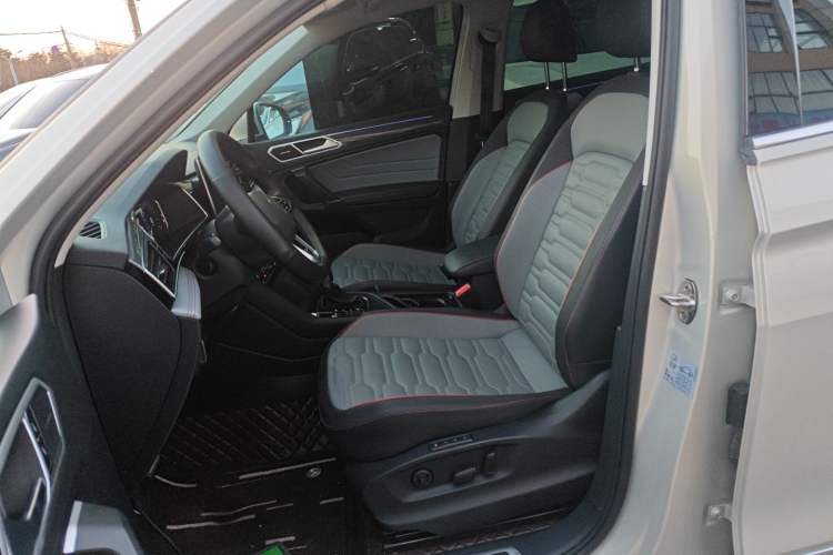 Used Volkswagen Tiguan L 2023 330TSI Automatic Two-Wheel Drive R-Line Flagship Edition