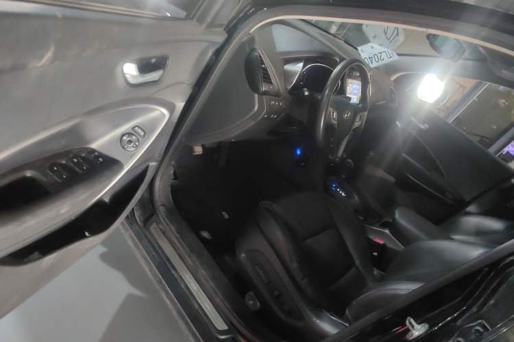 Used Hyundai Grand SantaFe 2013 3.0L 7-seat Four-Wheel-Drive Luxury Edition