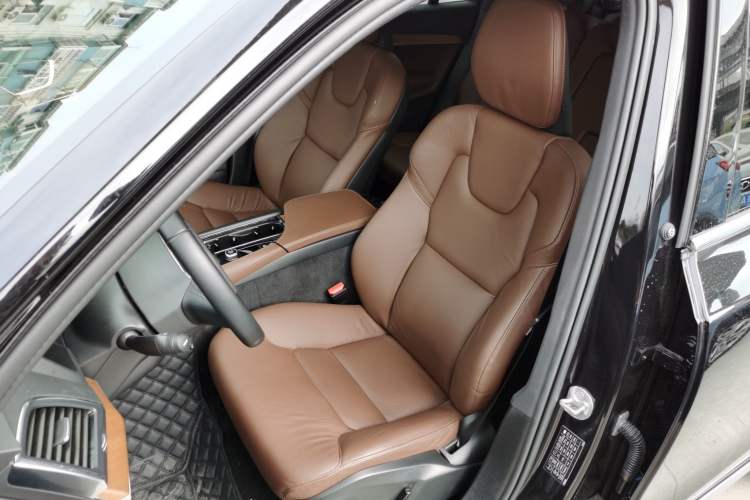 Used Volvo XC90 2023 B5 SmartDrive Luxury Edition 7 Seats
