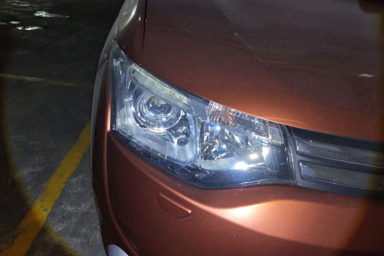 Used Mitsubishi Outlander (Import) 2013 2.4L 4x4 Luxury Navigation Edition 5 Seats