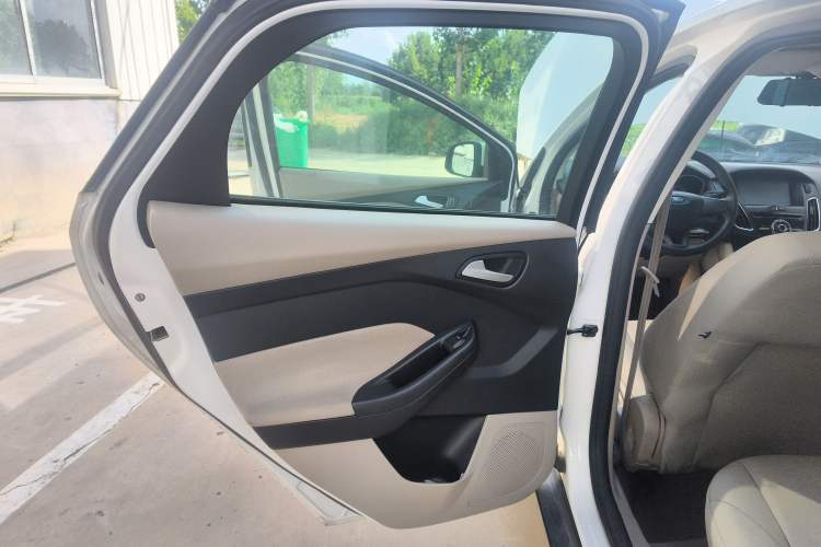 Used Ford Focus 2015 Sedan 1.6L Automatic Comfort Model
