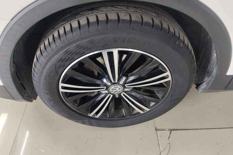 Used Volkswagen Tiguan L 2019 Updated Version 330TSI Automatic Two-Wheel Drive Panoramic Comfort Edition China VI Standard