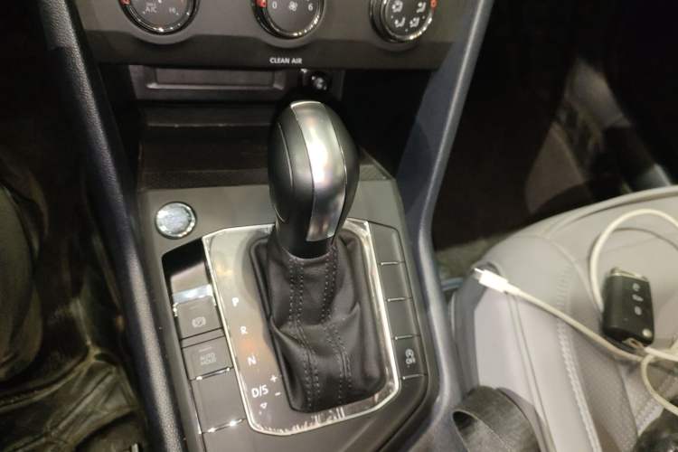 Used Volkswagen Tharu 2023 300TSI Two-Wheel-Drive Crescent Edition