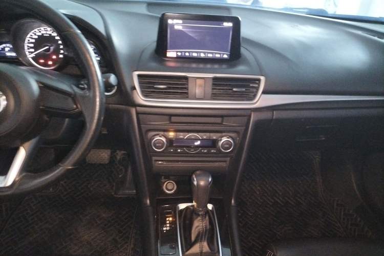 Used Mazda Mazda 3 Axela 2017 Hatchback 2.0L Automatic Luxury Model Emission Standard China V
