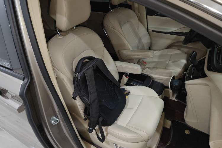 Used Buick GL8 2023 ES Lu Zun Deluxe Model
