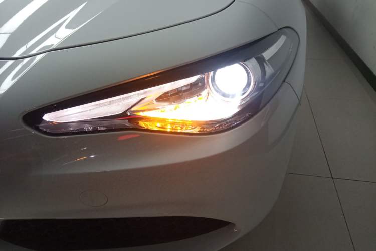 Used Alfa Romeo Giulia 2017 2.0T 200HP Luxury Edition
