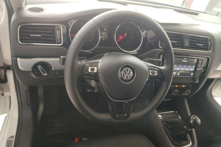 Used Volkswagen Sagitar 2018 1.6L Manual Comfort Model