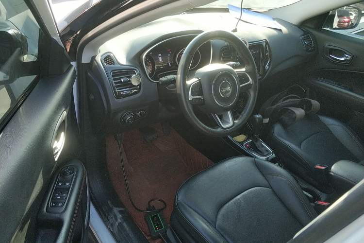 Used  Compass 2019 220T Automatic Home Enjoy Cool Edition
