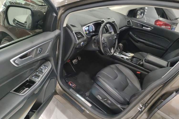 Used Ford Edge 2016 EcoBoost 245 Four-Wheel Drive Titanium 7-Seater
