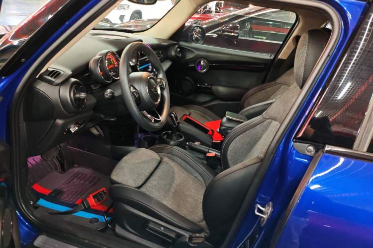 Used  MINI 2019 1.5T COOPER Classic Edition Five-Door Version
